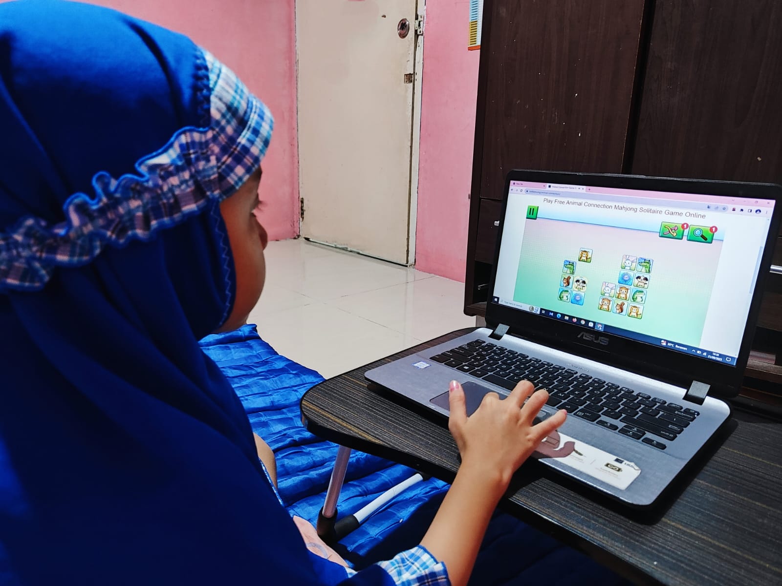 Manfaat Bermain Solitailre Bersama Anak Permainan edukasi Solitaire aman untuk anak